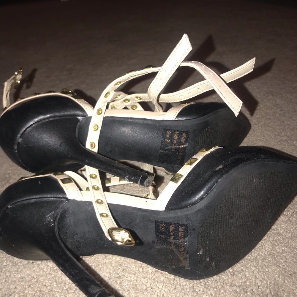 Heels - Picture 4 of 4